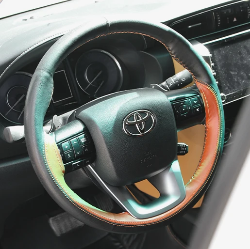 روکش فرمان دوختنی تویوتا فورچونر Toyota Fortuner برند R-299) ECCCO)
